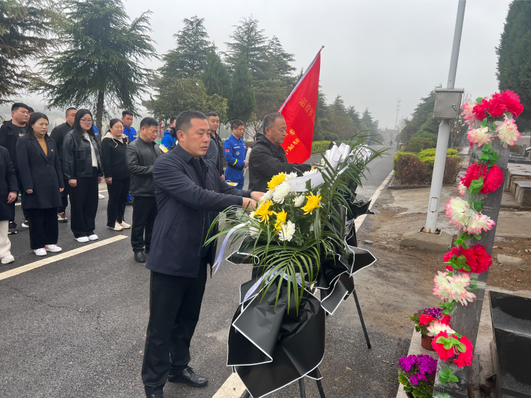 简篇-新区街道驿城村开展党员冬训暨“清明祭先烈 忠魂砺初心”主题活动