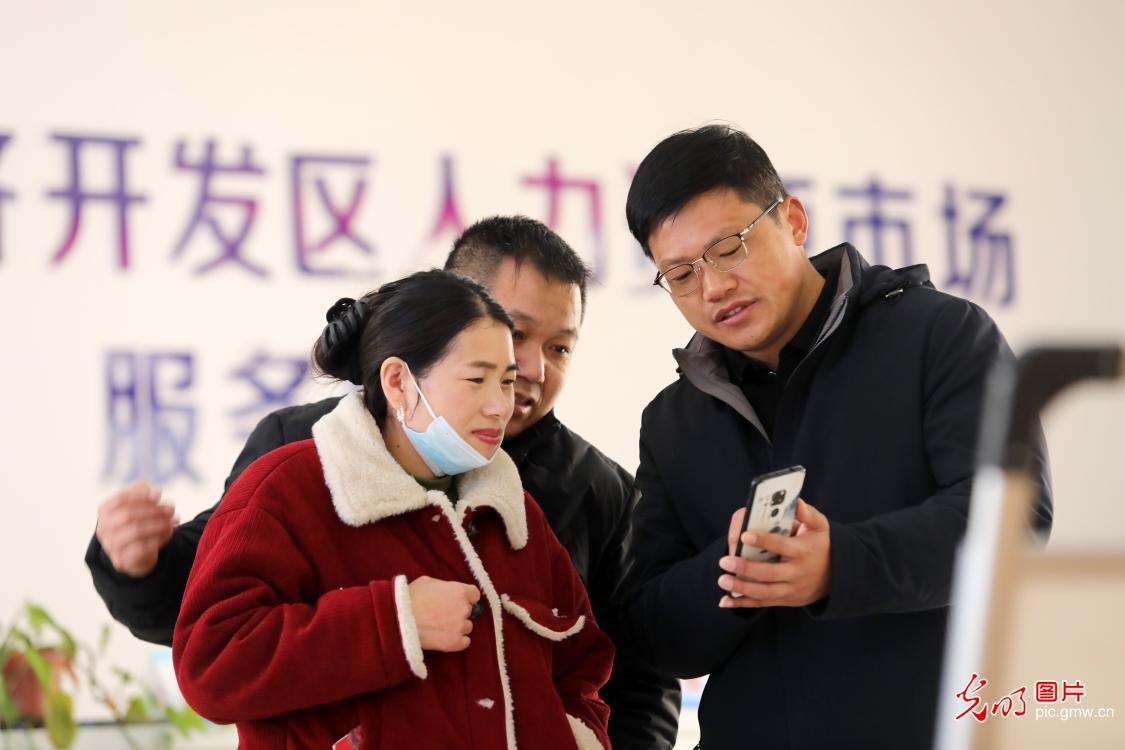 【新春走基层】春节招聘正当时 家门口就业新选择 【新春走基层】春节招聘正当时 家门口就业新选择