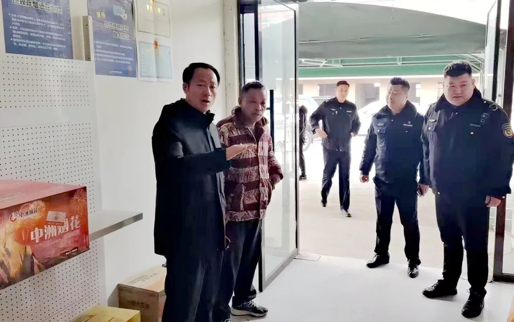 大许镇党委书记陈北京带队检查2.jpg